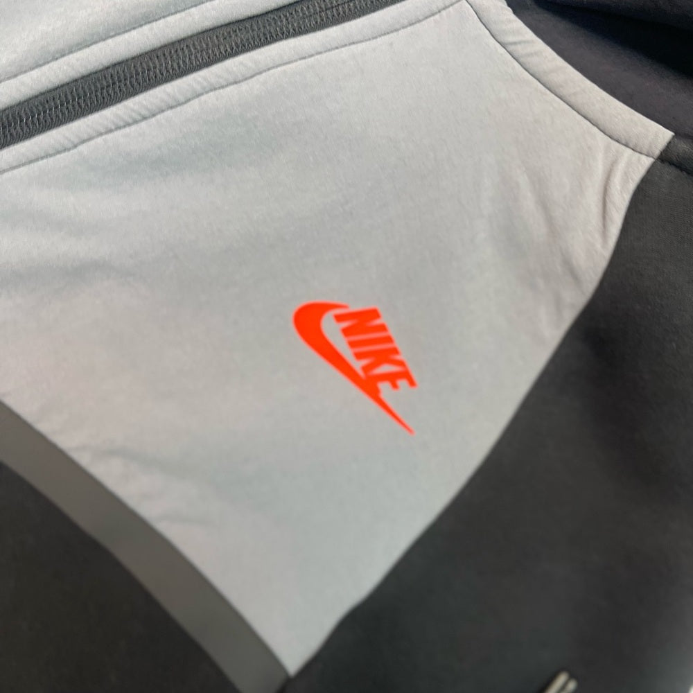 Sz Various Nike Tech
Men's Fleece Windrunner Full-Zip Jacket