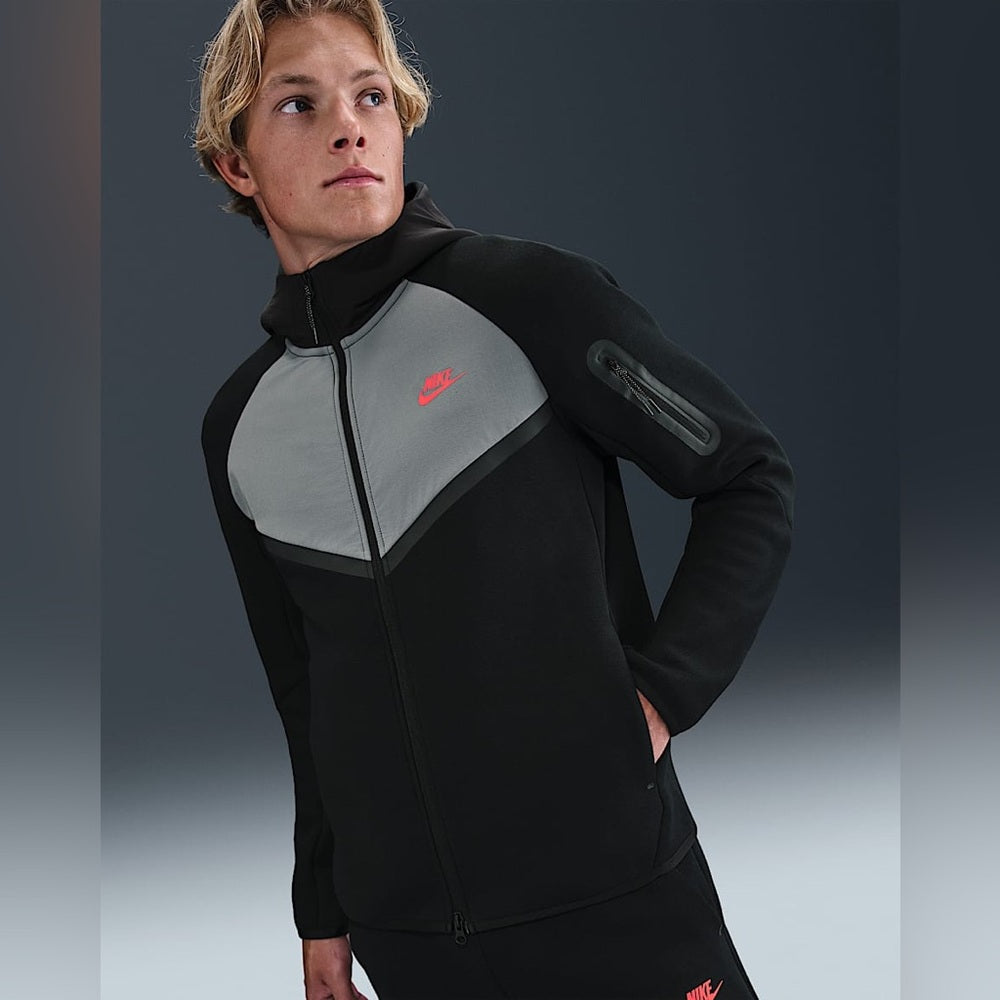 Sz Various Nike Tech
Men's Fleece Windrunner Full-Zip Jacket