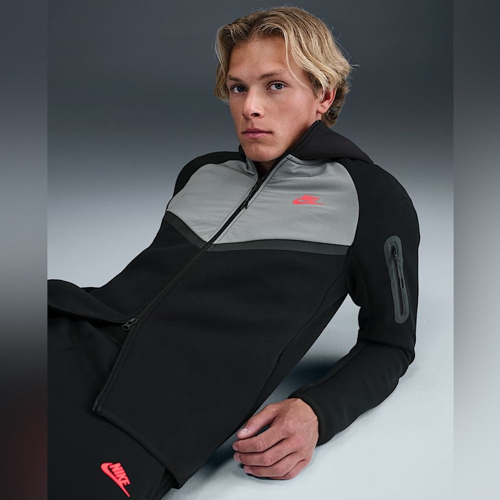 Sz Various Nike Tech
Men's Fleece Windrunner Full-Zip Jacket