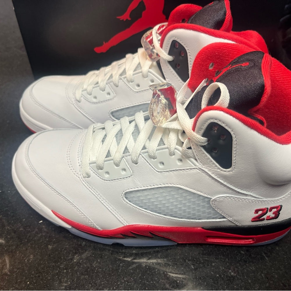 Sz Various Air Jordan 5 Retro "Fire Red Black Tongue"