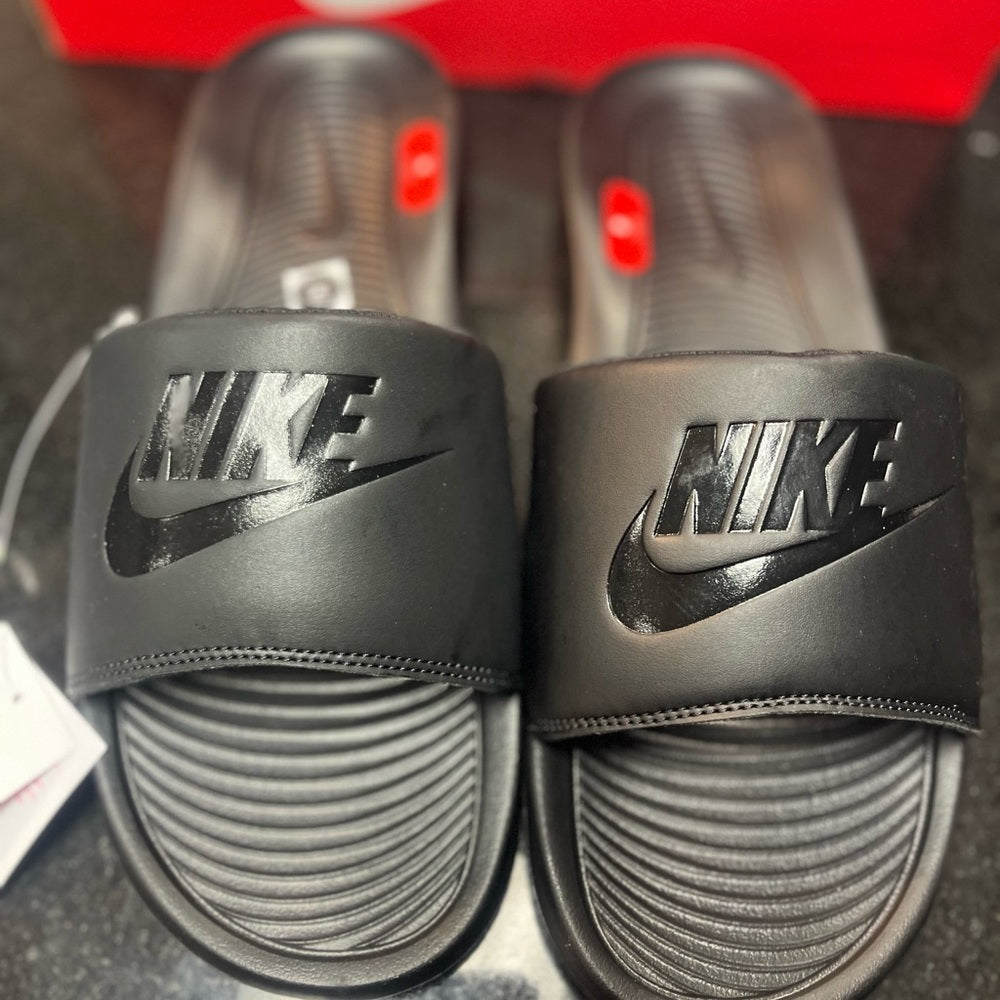 Sz Various Nike Black Slide Sandals with Logo