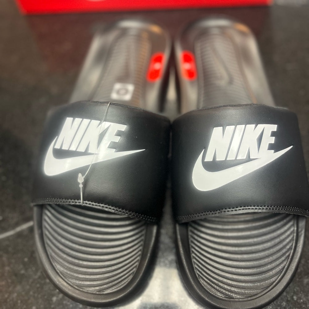 Nike Victori One Men's Slides - Sleek Black Sandals