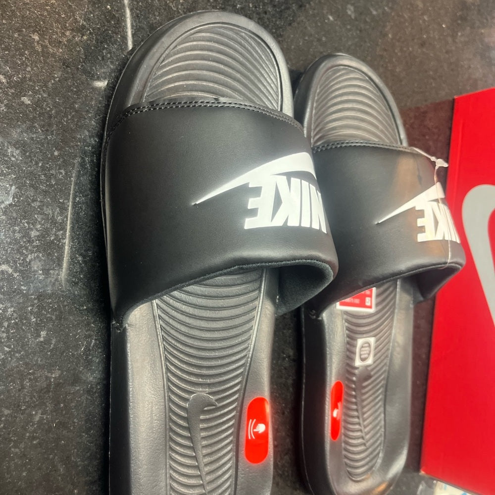 Nike Victori One Men's Slides - Sleek Black Sandals