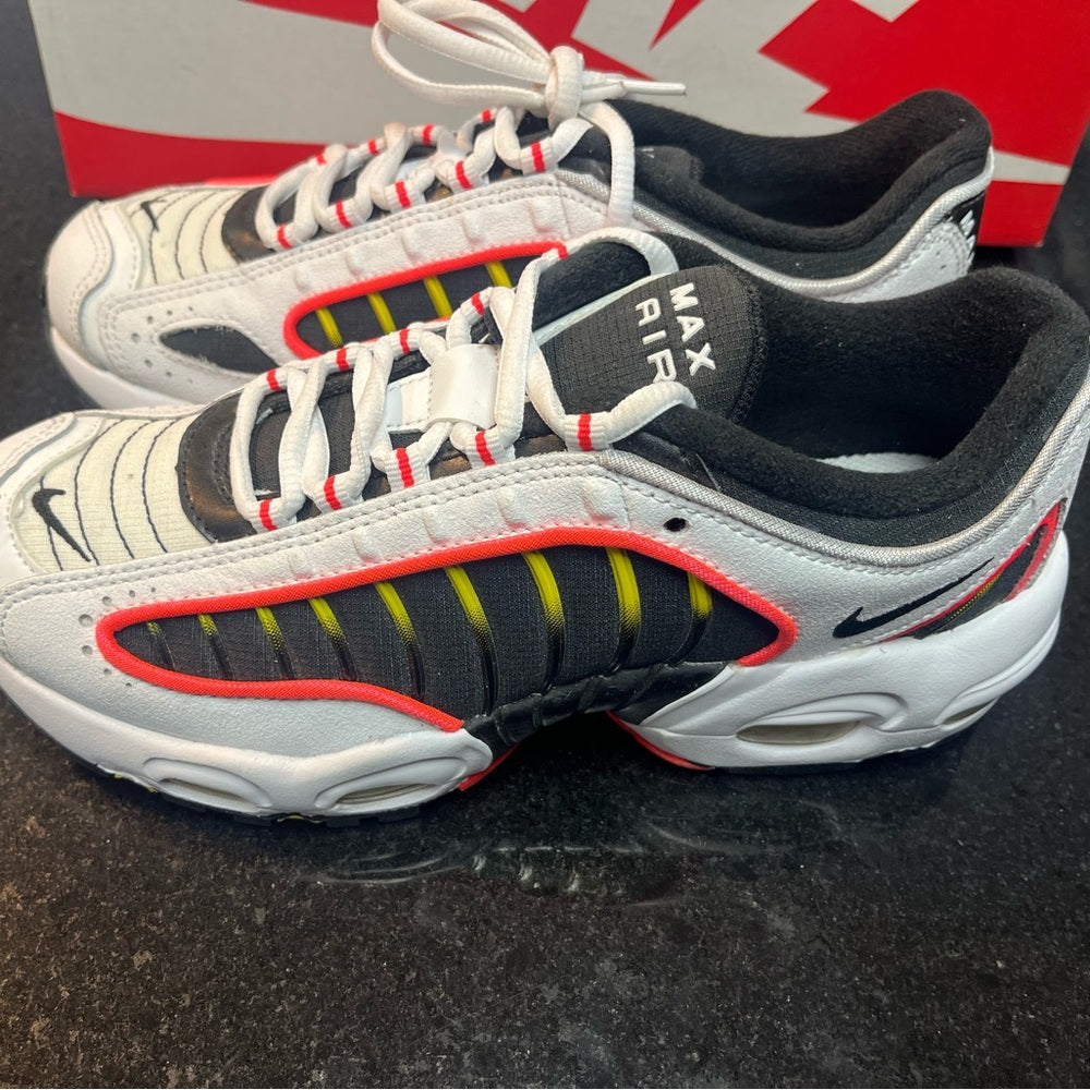 Sz 6 Y 2019
Nike Air Max Tailwind 4 'Bright Crimson'
