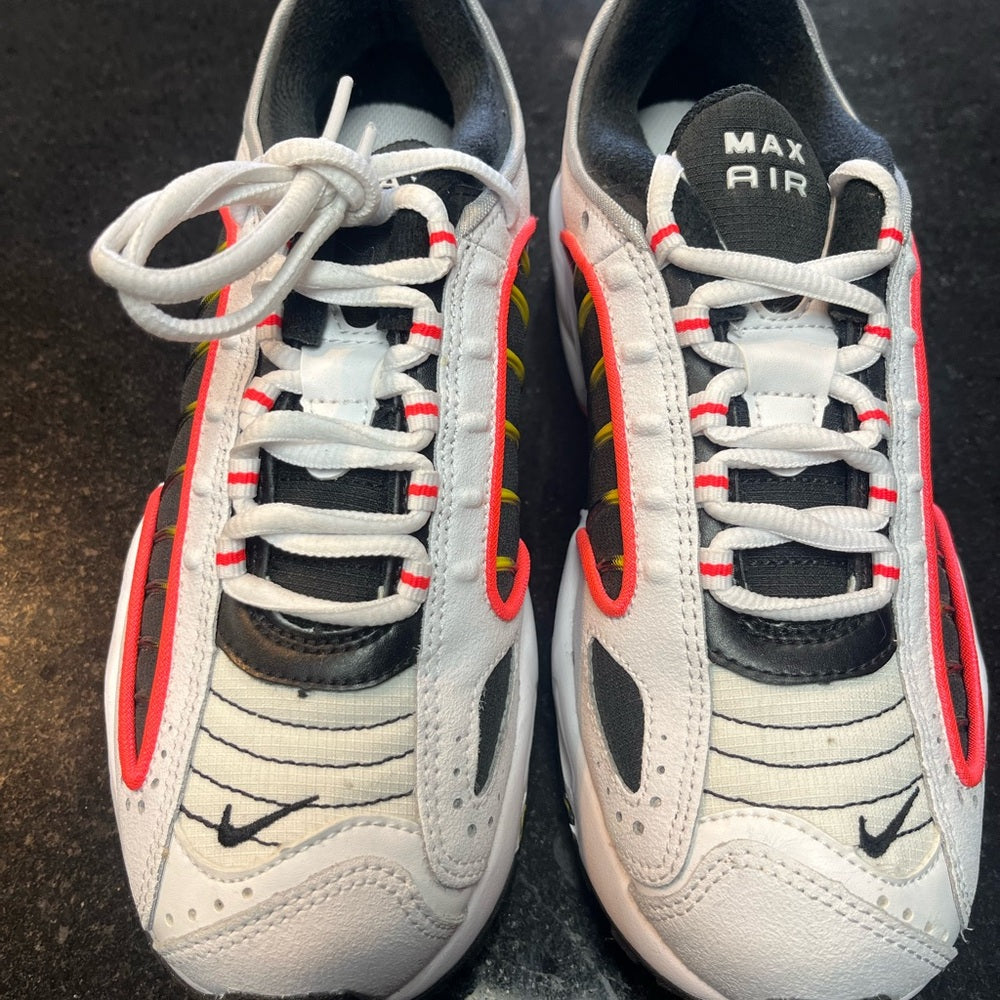 Sz 6 Y 2019
Nike Air Max Tailwind 4 'Bright Crimson'