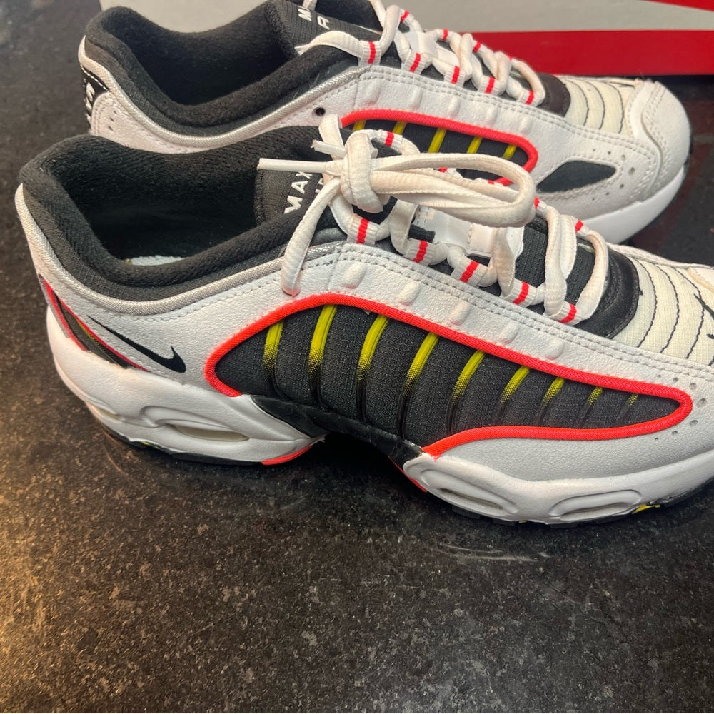 Sz 6 Y 2019
Nike Air Max Tailwind 4 'Bright Crimson'