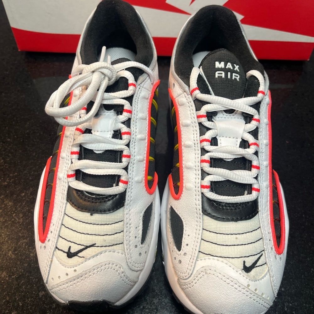 Sz 6 Y 2019
Nike Air Max Tailwind 4 'Bright Crimson'