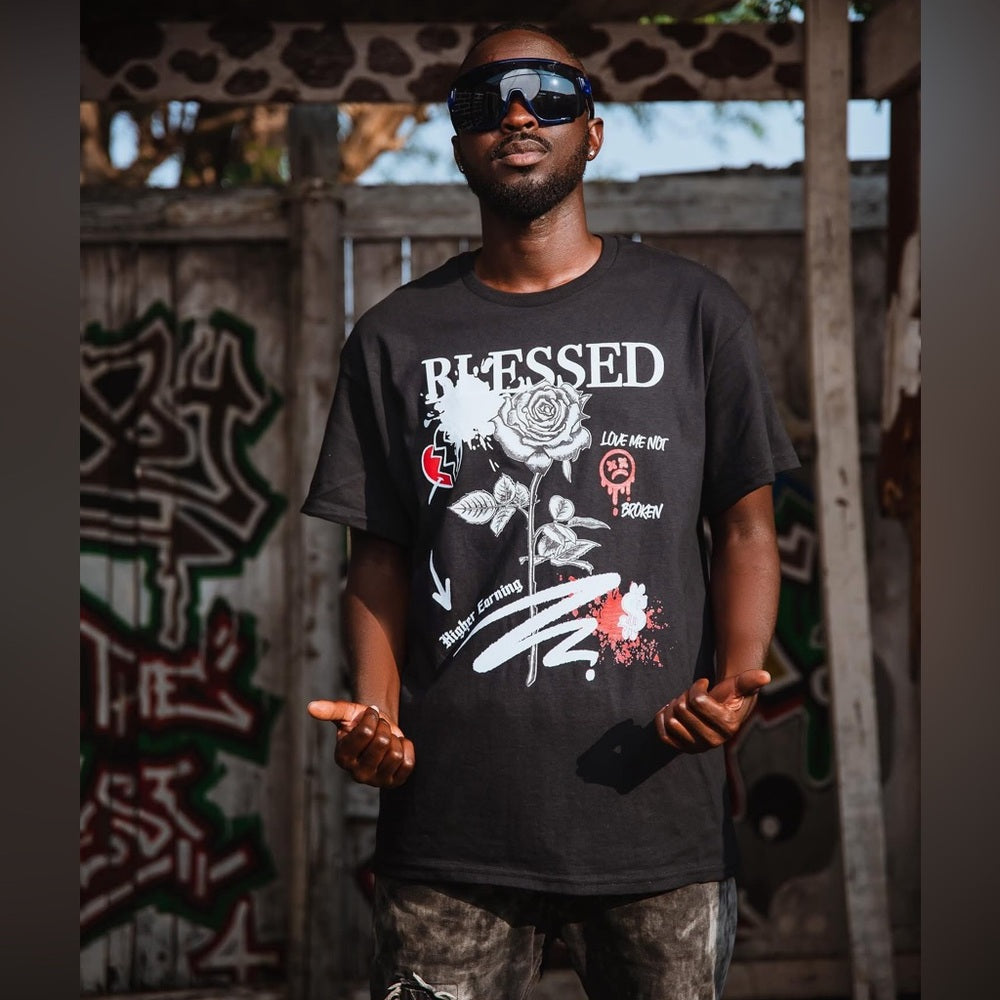 Bold Rose Graphic Black T-Shirt