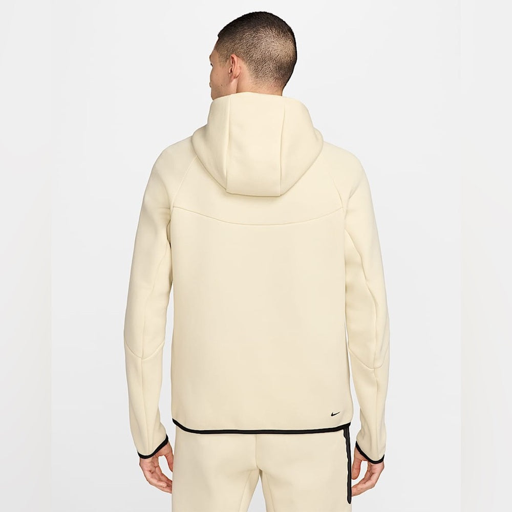 Sz various Nike Beige and Black
Nike Tech
Men Fleece Windrunner Full-Zip Jacket