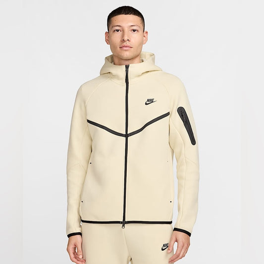 Sz various Nike Beige and Black
Nike Tech
Men Fleece Windrunner Full-Zip Jacket
